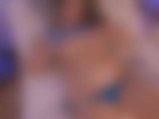 Live cam show with lesly Moore - Tease on Camsoda