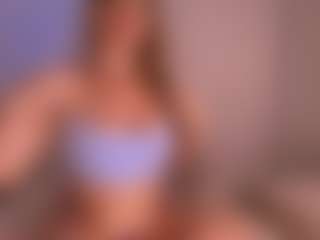 Live cam show with lesly Moore - Anal Curvy on Camsoda