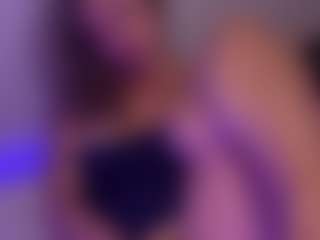 Live cam show with lesly Moore - Spank Big Tits on Sweet Sext