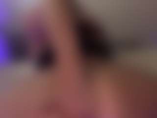 Live cam show with lesly Moore - Fingers on SpunkLive