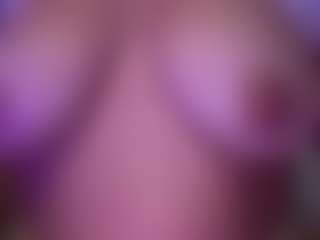 Live cam show with lesly Moore - Spank on Camsoda