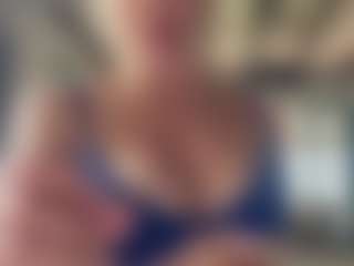Live cam show with lesly Moore - Blonde Hair MILF on chickslive.net