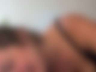 Live cam show with lesly Moore - Asshole Lovense on AdultVida.com