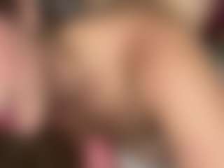 Live cam show with lesly Moore - Public Toys on CSO-WL