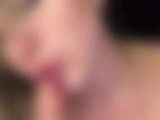 Live cam show with lesly Moore - BBW on AdultVida.com