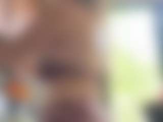 Live cam show with lesly Moore - Athletic Brown Eyes on Stripli.com