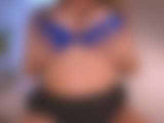 Live cam show with lesly Moore - Sexy on Camsoda