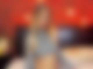 Live cam show with christynaross - Blowjob on Latina Girls