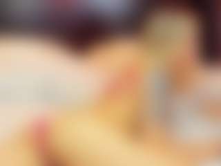 Live cam show with christynaross - Bedroom on CamClone
