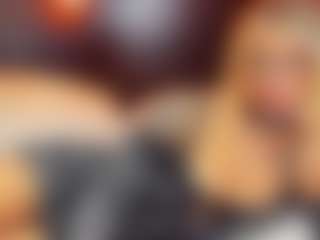 Live cam show with christynaross - Oil on Dare Cams
