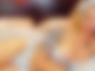 Live cam show with christynaross - Squirt Teen (18+) on Chatstar