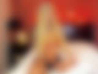 Live cam show with christynaross - Bedroom on StripNow