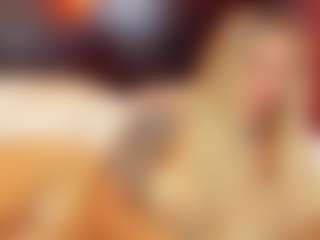 Live cam show with christynaross - Striptease on milfzrlive.com