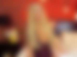 Live cam show with christynaross - Smoking on madthumbs