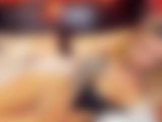 Live cam show with christynaross - Striptease on Camsoda