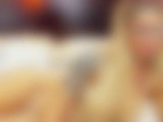 Live cam show with christynaross - Oil on Camsoda