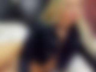 Live cam show with christynaross - Bedroom on Dare Cams