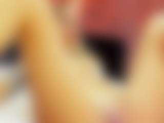 Live cam show with christynaross - Squirt on CamSodaAdn