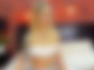 Live cam show with christynaross - Oil on CamClone