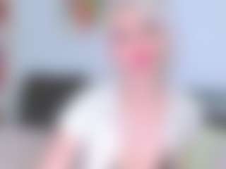 Live cam show with HoneyLara - Blonde Hair on Camming Site