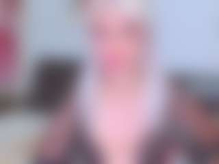 Live cam show with HoneyLara - Worship on xfollow cams