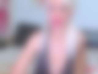 Live cam show with HoneyLara - Flashing on Camsoda