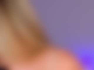 Live cam show with Miss Sasha - Bedroom Lovense on Dolls Live
