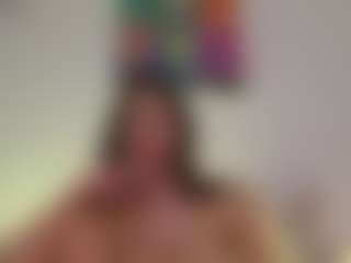 Live cam show with SweetReya - Gamer Brown Hair on chickslive.net