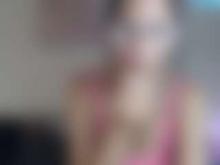 CamPrincess MILF webcam performer live streaming