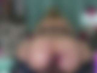 -R-A-R-E-'s Live Sex Cam Show