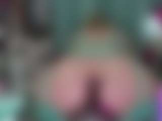 -R-A-R-E-'s Live Sex Cam Show