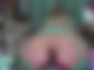 -R-A-R-E- MILF webcam performer live streaming