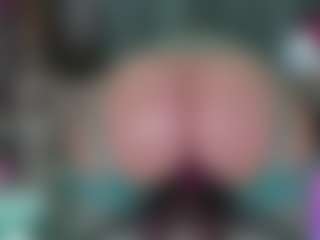 -R-A-R-E-'s Live Sex Cam Show