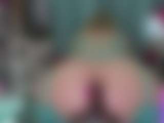 -R-A-R-E-'s Live Sex Cam Show
