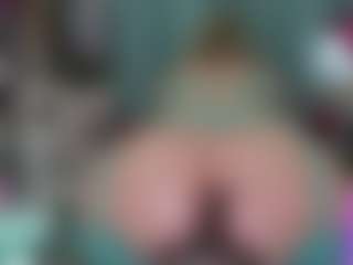 -R-A-R-E-'s Live Sex Cam Show