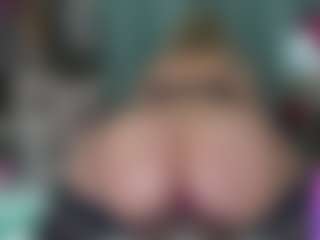 -R-A-R-E-'s Live Sex Cam Show