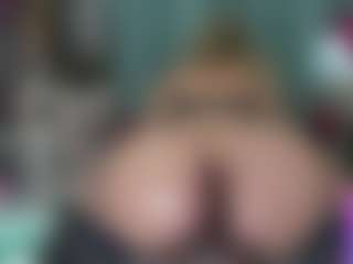 Live cam show with -R-A-R-E- - MILF on friskycurves.com