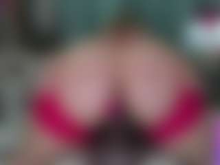 -R-A-R-E-'s Live Sex Cam Show