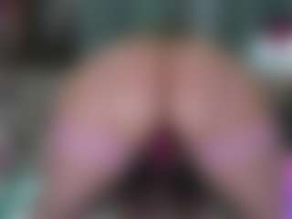 Live cam show with -R-A-R-E- - Ass Bouncing on camtv