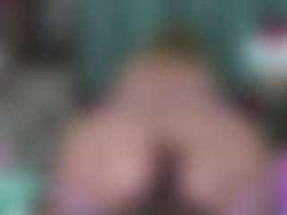 -R-A-R-E- MILF webcam performer live streaming