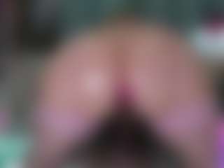 -R-A-R-E- MILF webcam performer live streaming