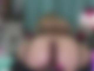 -R-A-R-E- MILF webcam performer live streaming