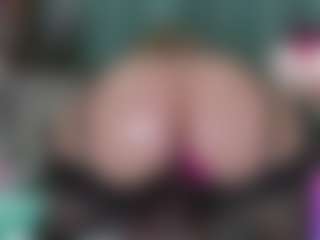 -R-A-R-E-'s Live Sex Cam Show