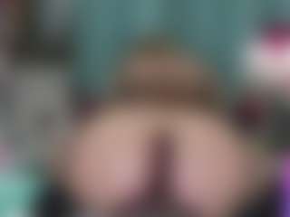 Live cam show with -R-A-R-E- - Queen on TeamSkeetLive