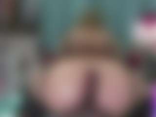 -R-A-R-E- MILF webcam performer live streaming