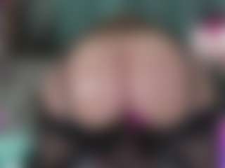 -R-A-R-E-'s Live Sex Cam Show