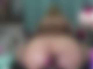 -R-A-R-E-'s Live Sex Cam Show