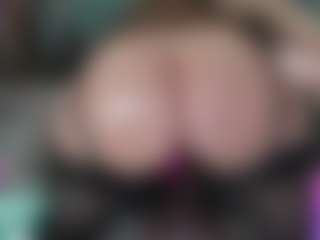 -R-A-R-E-'s Live Sex Cam Show