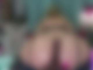 -R-A-R-E-'s Live Sex Cam Show