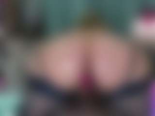 -R-A-R-E-'s Live Sex Cam Show